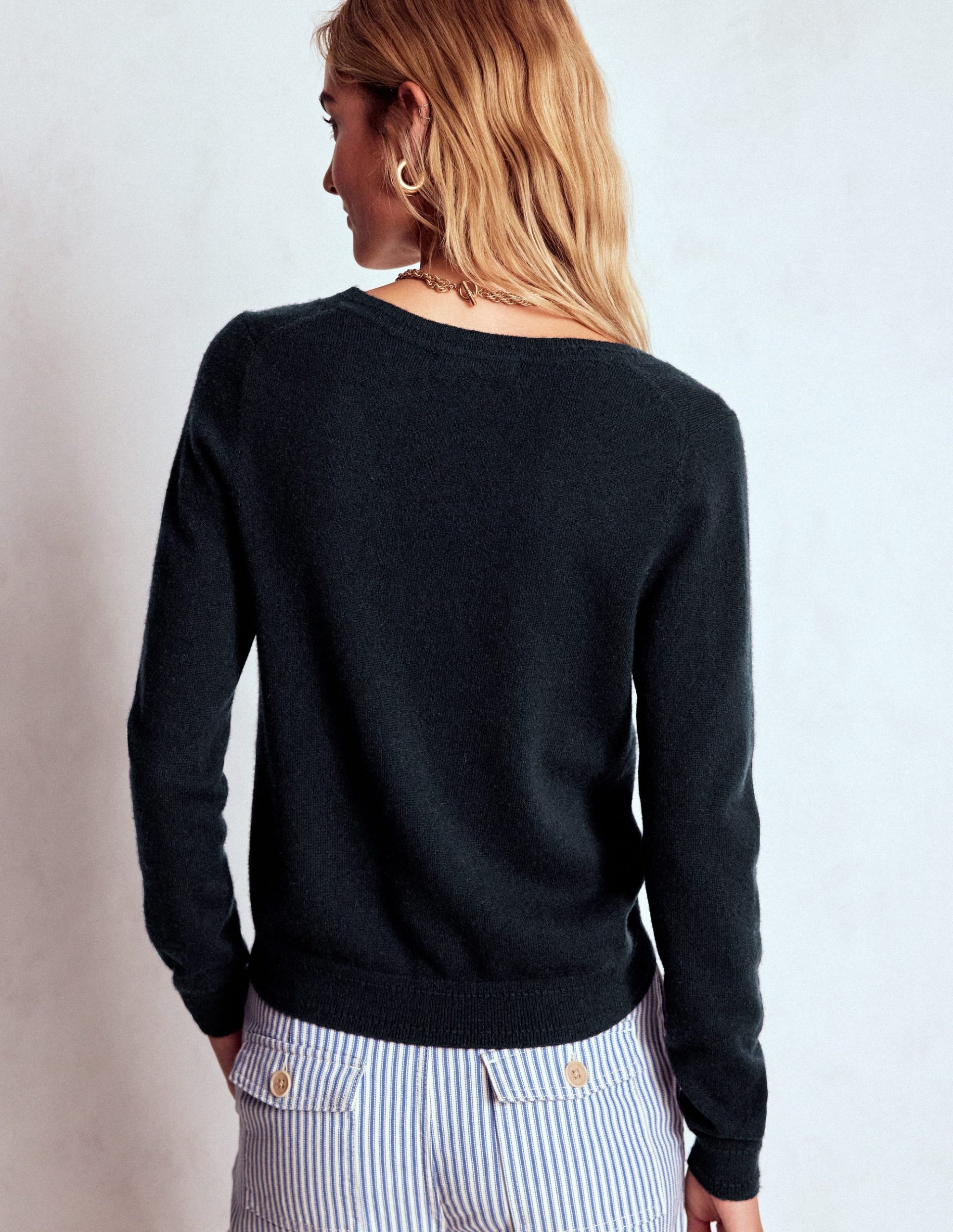 Eva Cashmere V-Neck Sweater-Navy - Image 3