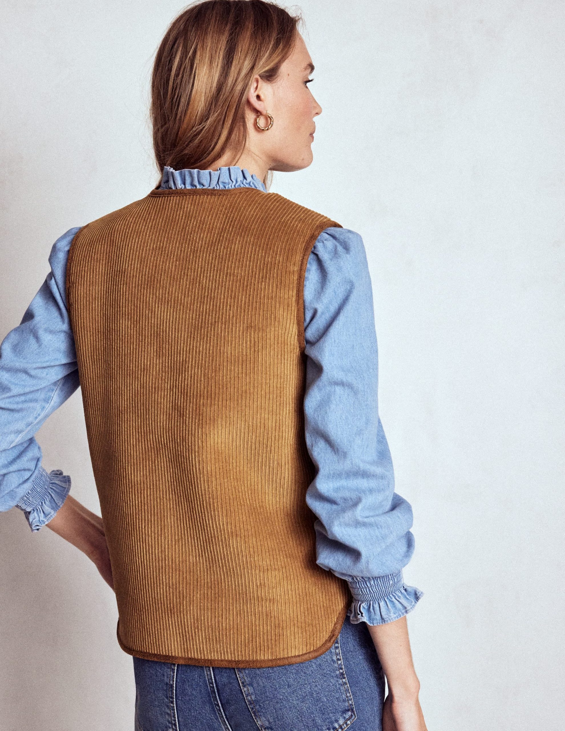 Clerkenwell Reversible Gilet-Hazelnut Brown. Natural - Image 3