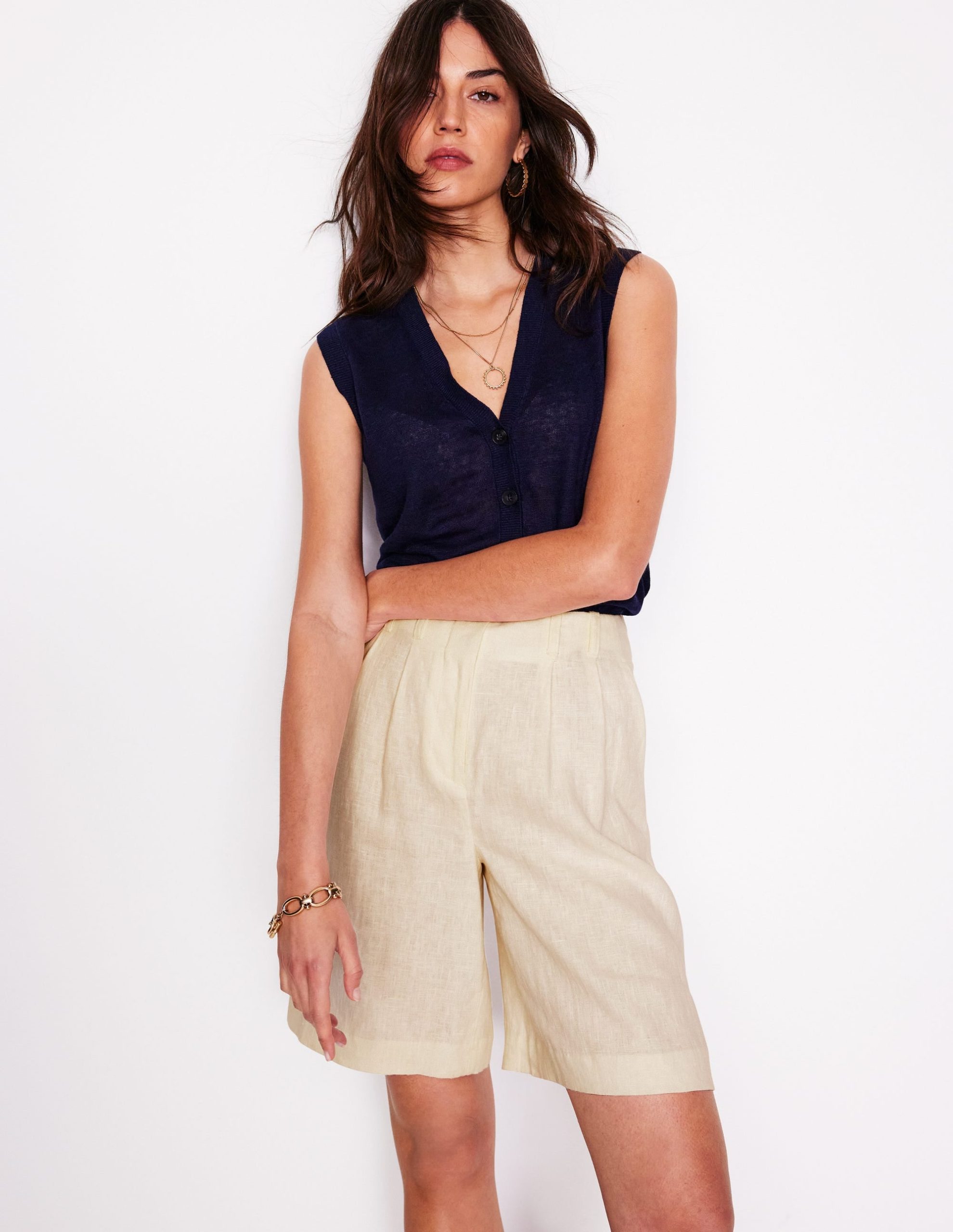 Pleat Linen Wide Leg Shorts-Ivory