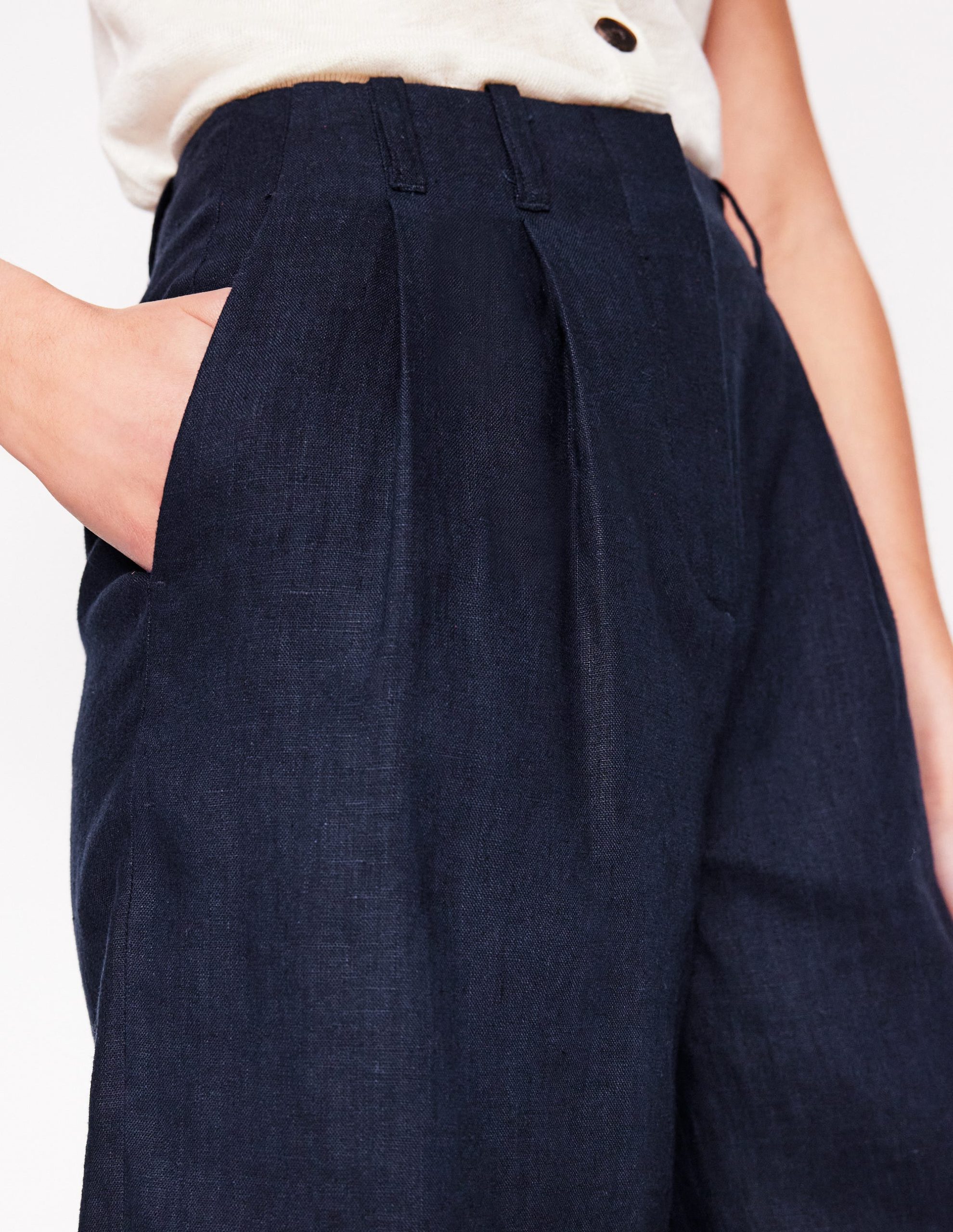 Pleat Linen Wide Leg Shorts-Navy - Image 2