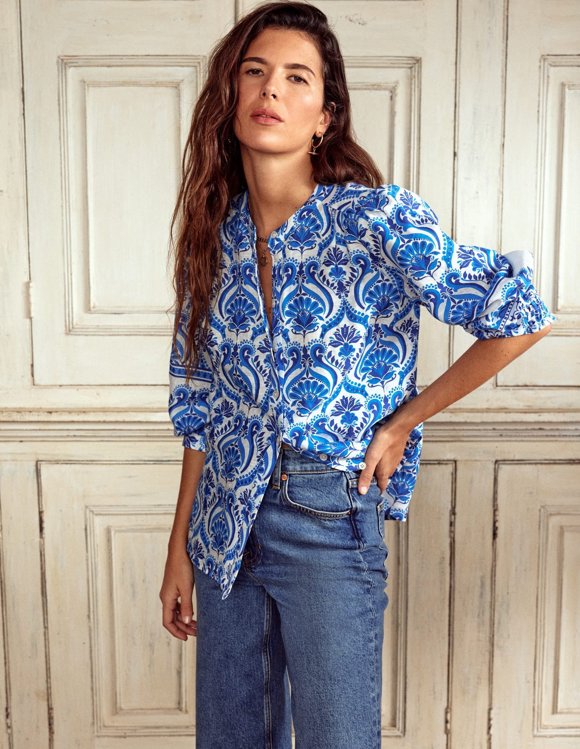 Alicia Linen Top-Blue. Ornamental Floral