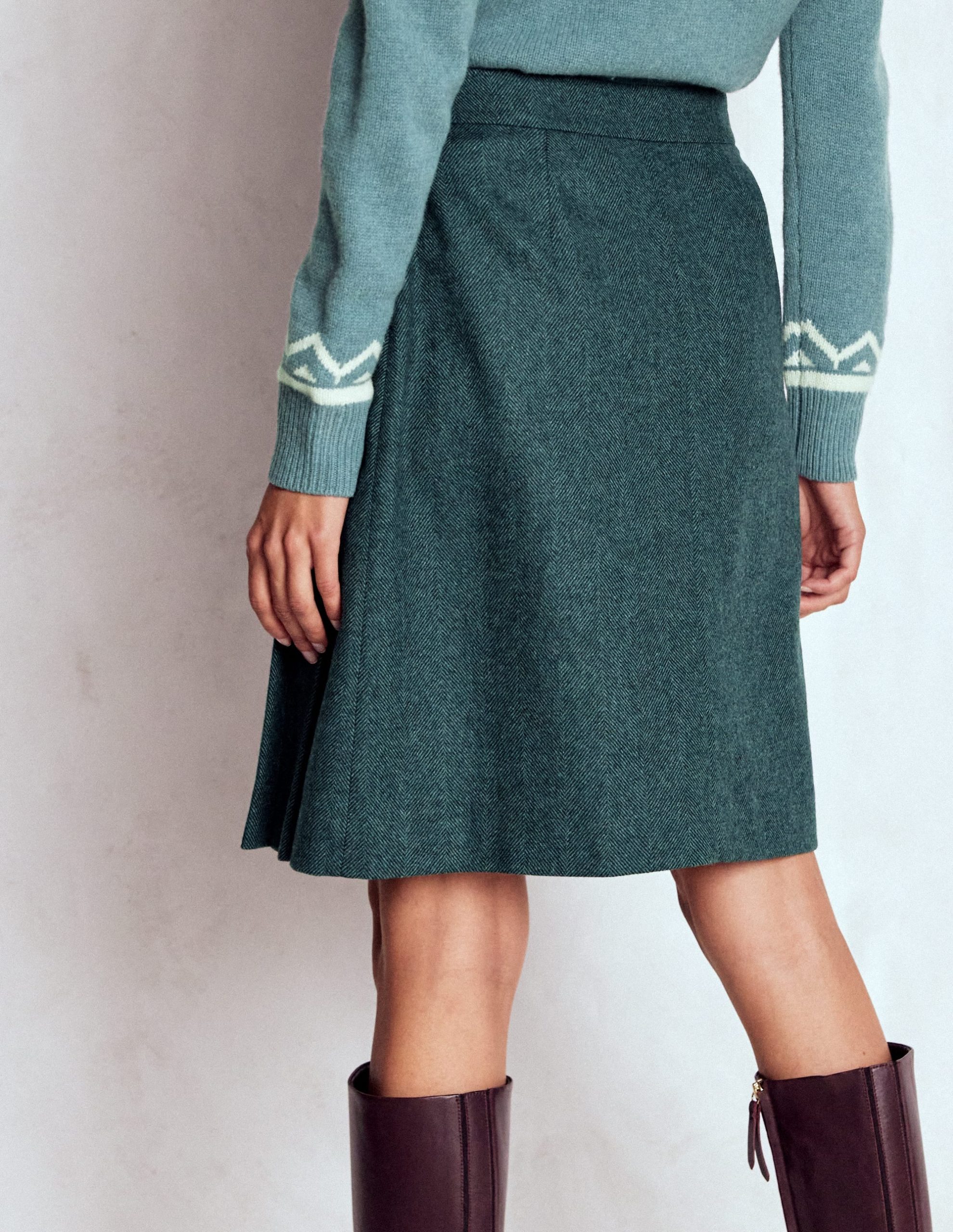 Helen Wool Kilt Skirt-Green and Navy Herringbone - Image 3