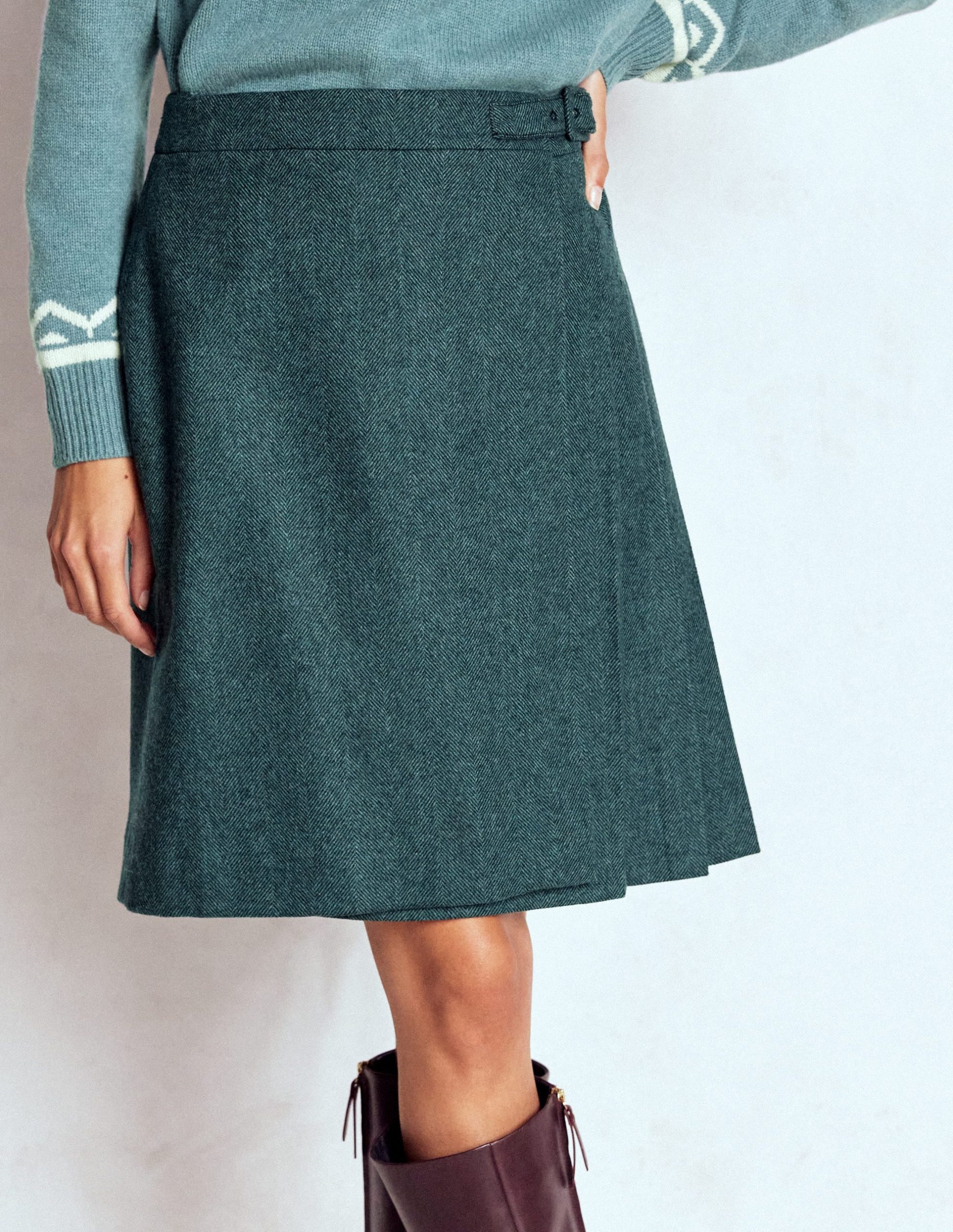 Helen Wool Kilt Skirt-Green and Navy Herringbone - Image 4