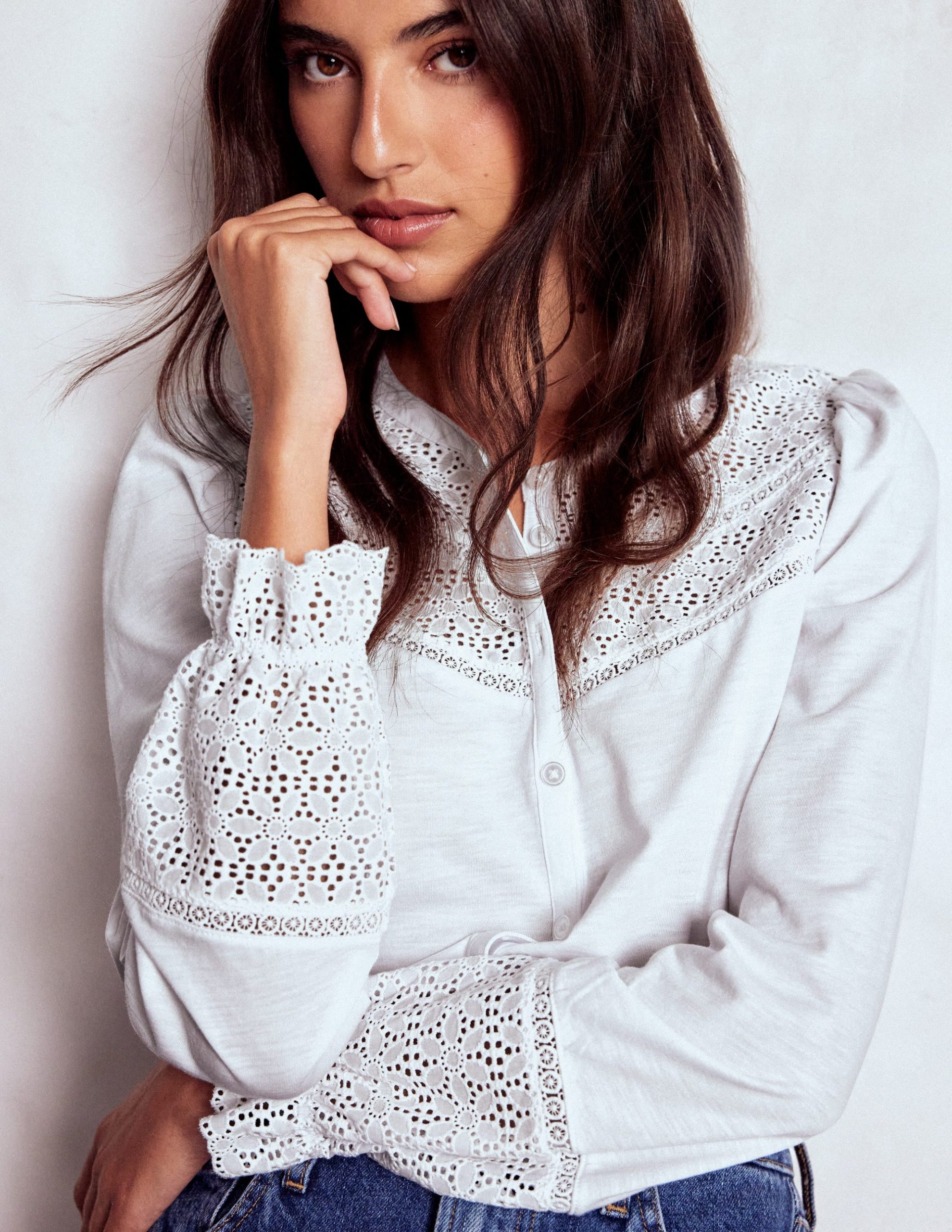 Pippa Broderie Jersey Shirt-White - Image 4